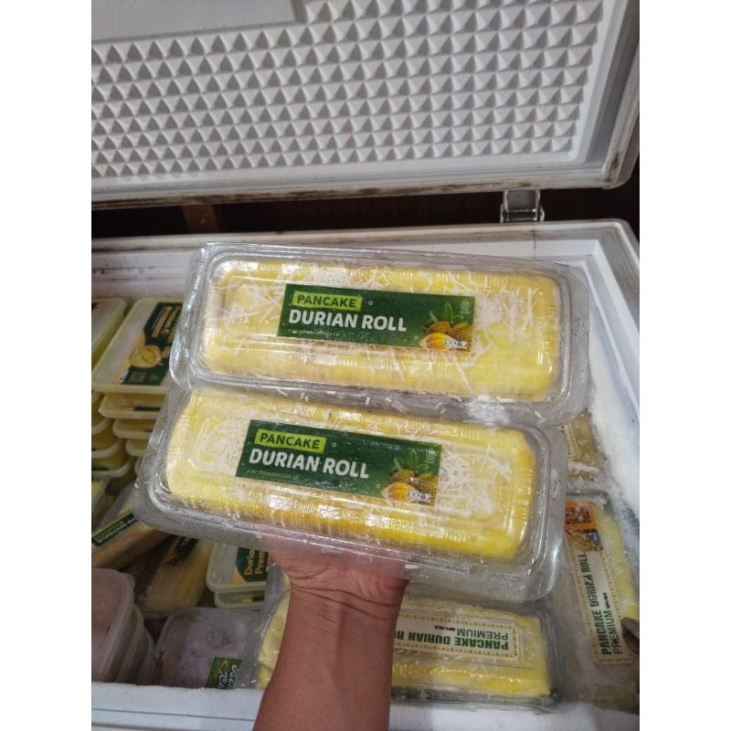 

PANCAKE DURIAN ROLL