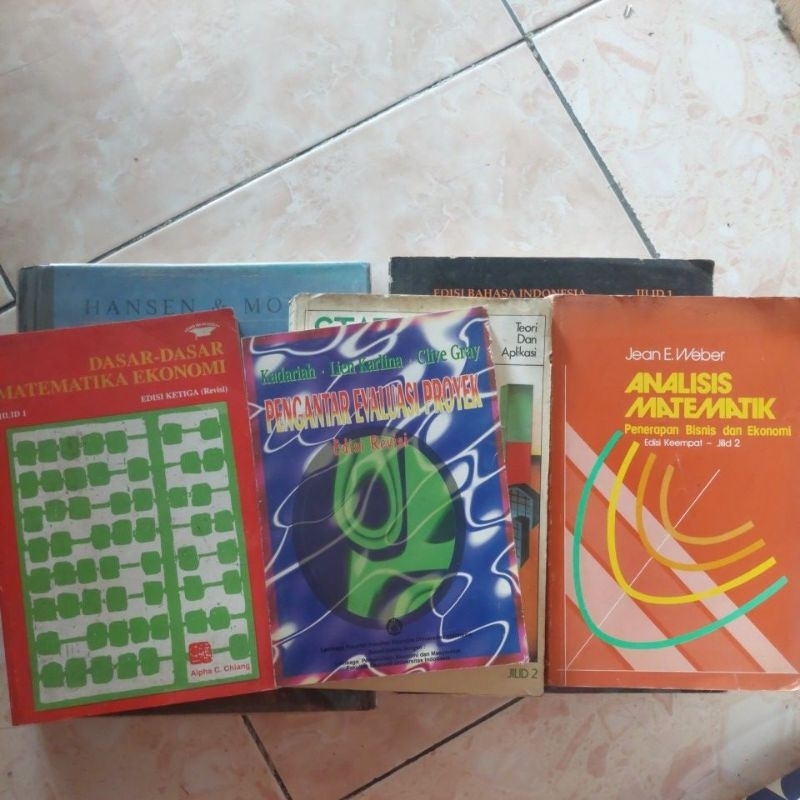 buku kuliah ekonomi
