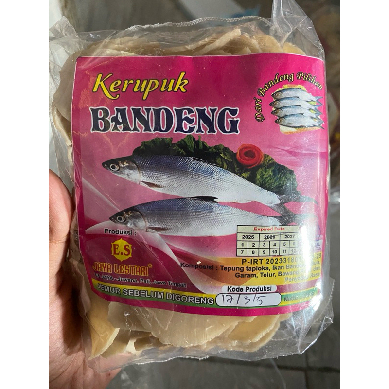 

KERUPUK BANDENG KHAS JUWANA ES JAYA