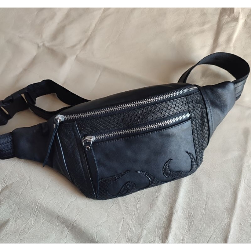 Tas Selempang Pria Kulit Domba Kombinasi Kulit Ular