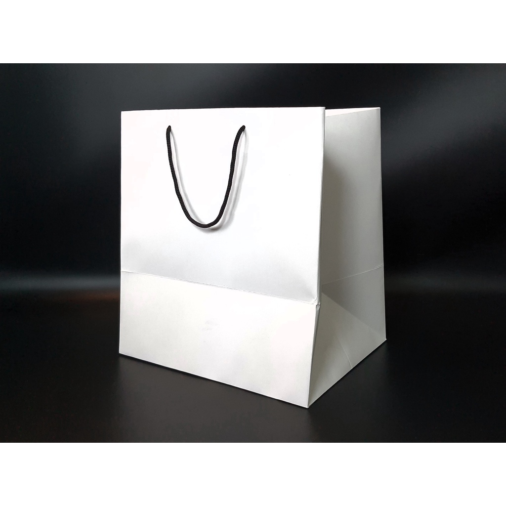 

Paperbag White Untuk Hajatan / Hampers / Kado / DLL Uk. Panjang 32 x Lebar 25 x Tinggi 35 cm