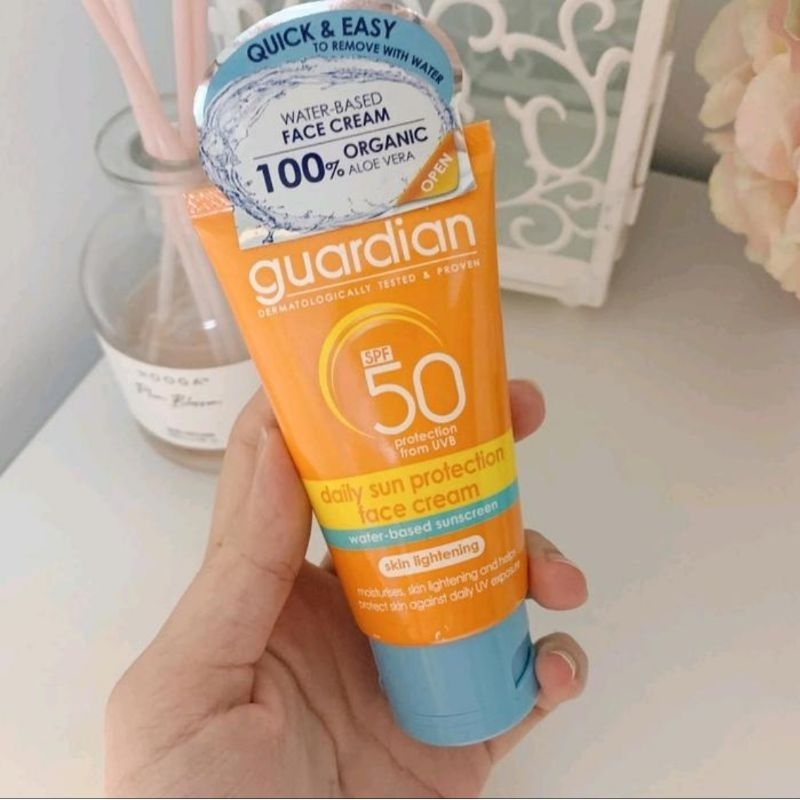 Guardian Daily Sun Protection Face Cream SPF50 Water Based Sunscreen Dermatologi 50ml - Perlindungan