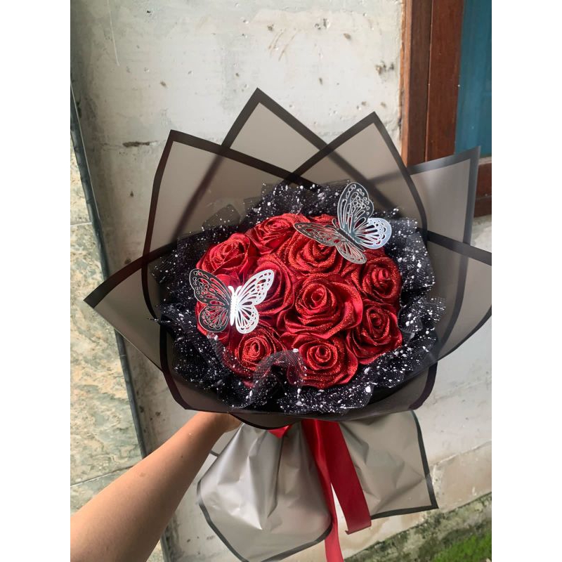 

bouquet pita satin 15 tangkai incloud 2kupu