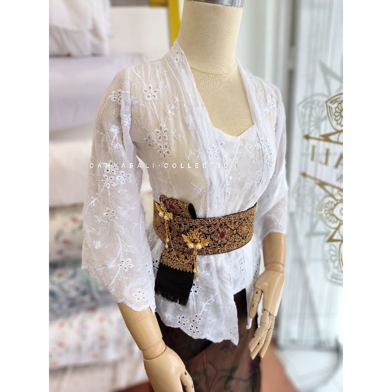 Kebaya Jadi Full Bordir warna putih PREMIUM jahitan Butik | Lengan Lonceng white