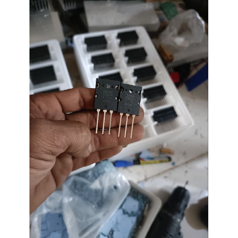 Tr final Toshiba lot 714 per set komplit isolator plus baut