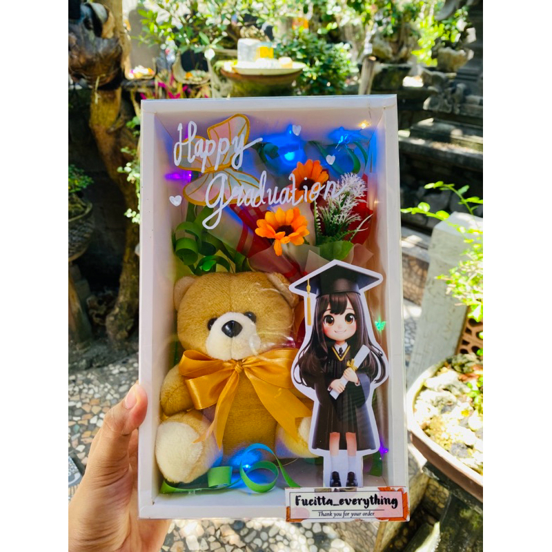 

Kado Graduation / Gift Box Graduation