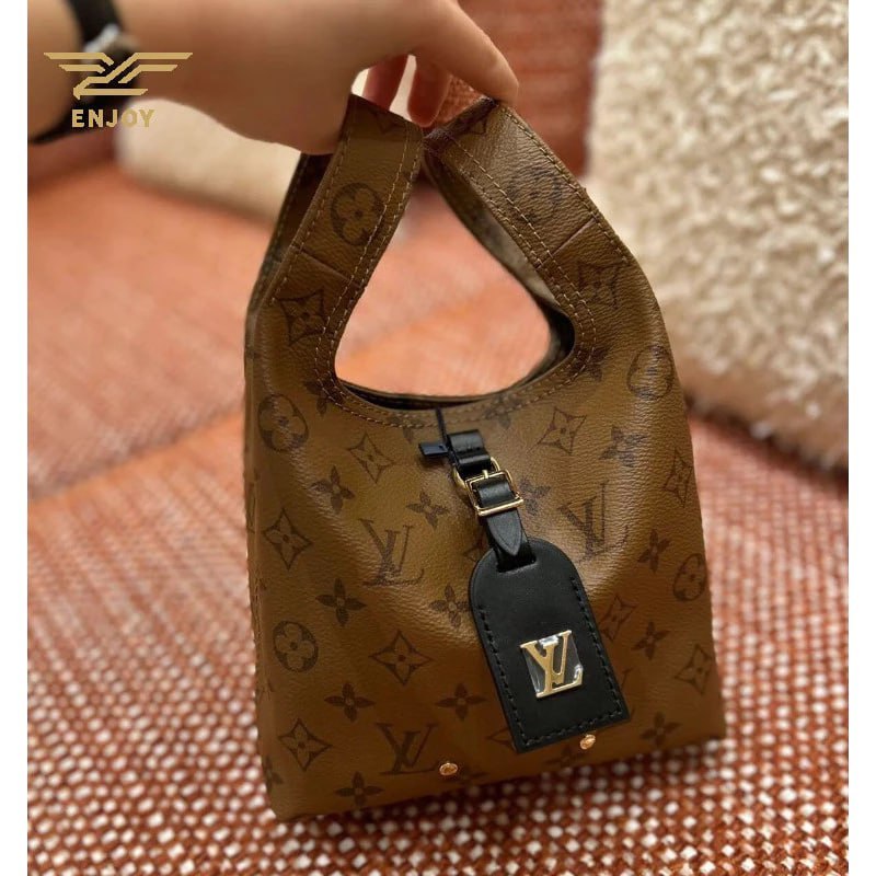 Tas Louis Vuitton - Tas Selempang Kompartemen Tunggal Elegan