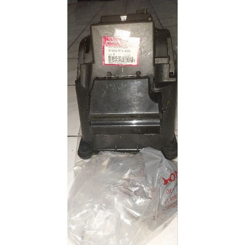 Bagasi barang atau Box luggage assy untuk motor New Supra x 125D batman Injeksi (FI) Old number part