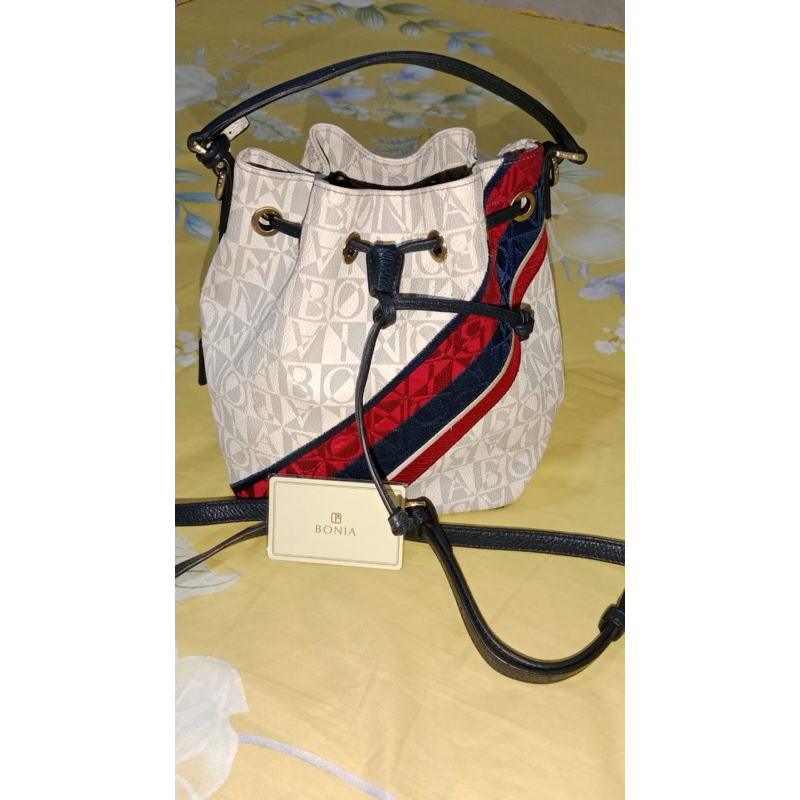 Bonia Serut Size S warna putih ori 10000000 mulus tidak menguning