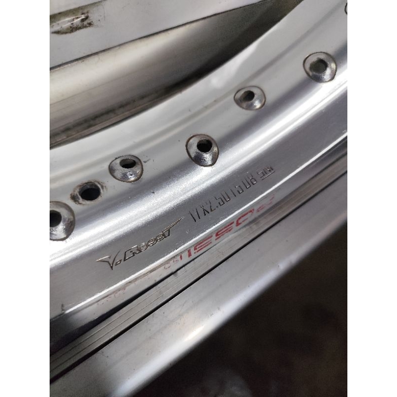 velg V Rossi 17x250 natural bekas hole 36