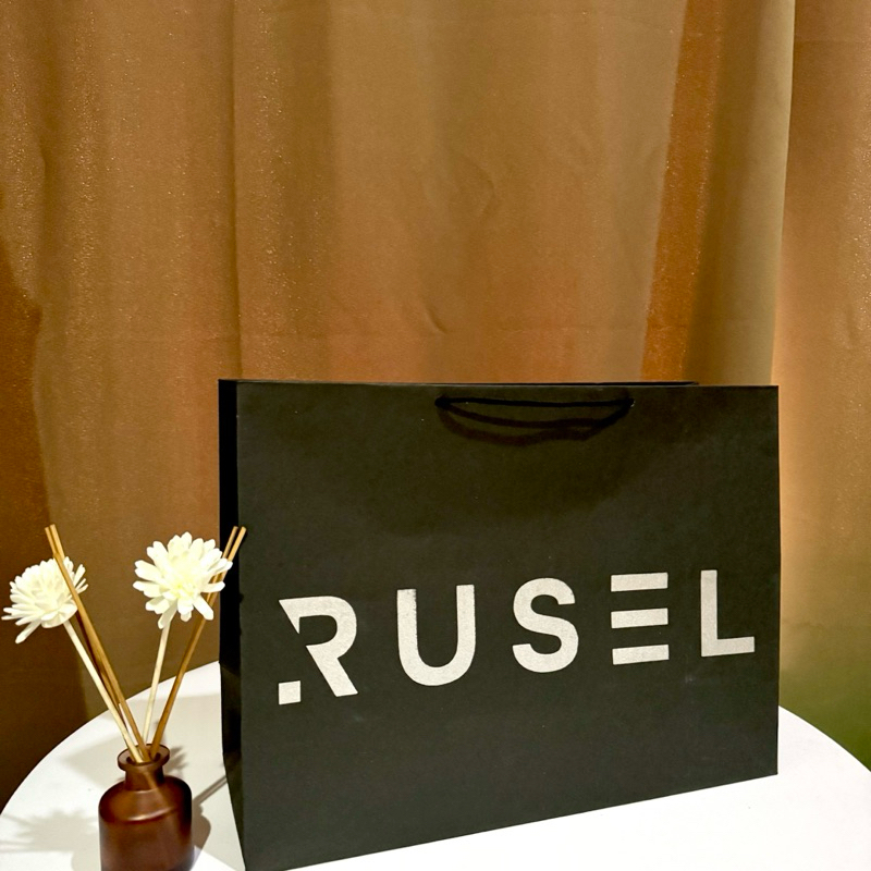

Paper Bag RUSEL Paper Bag Pembungkus Kado