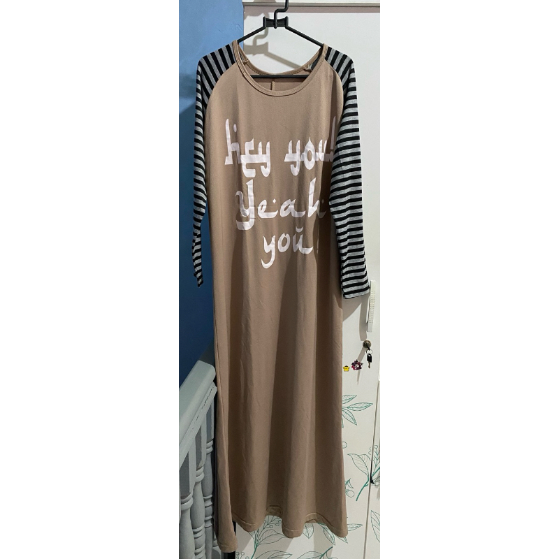 Preloved Gamis Panjang Warna Coklat Lengan Garis Hitam Putih