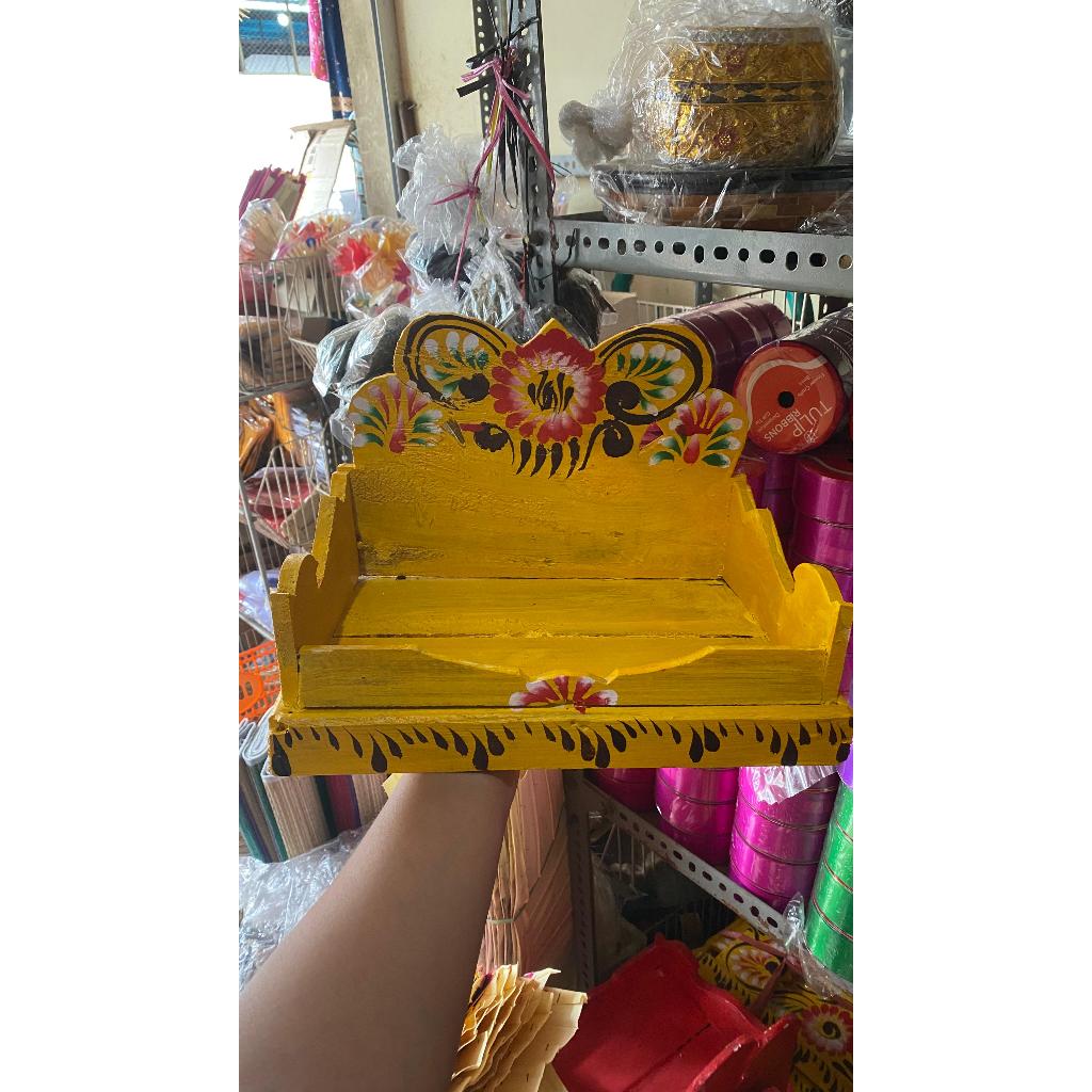 Plangkiran / pelangkiran kayu