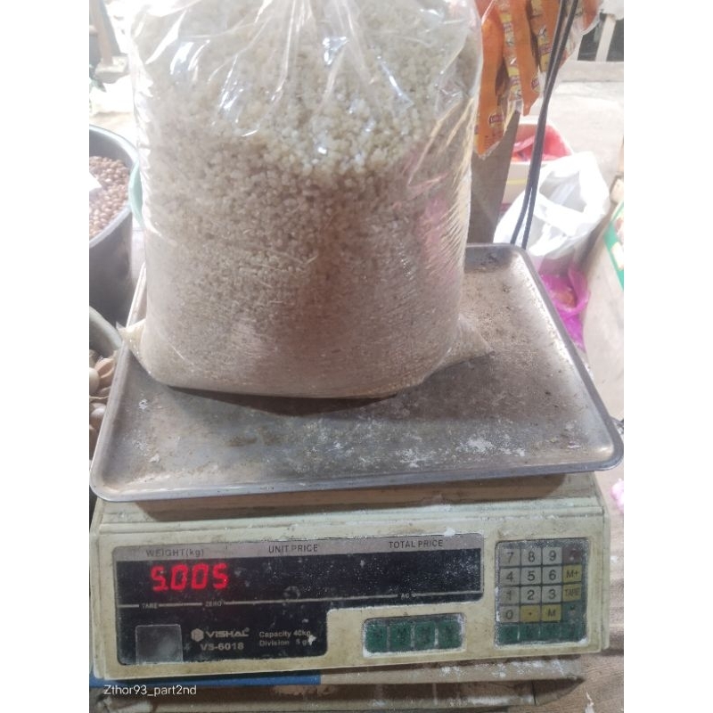 

Oyek singkong pengganti Nasi/beras oyek