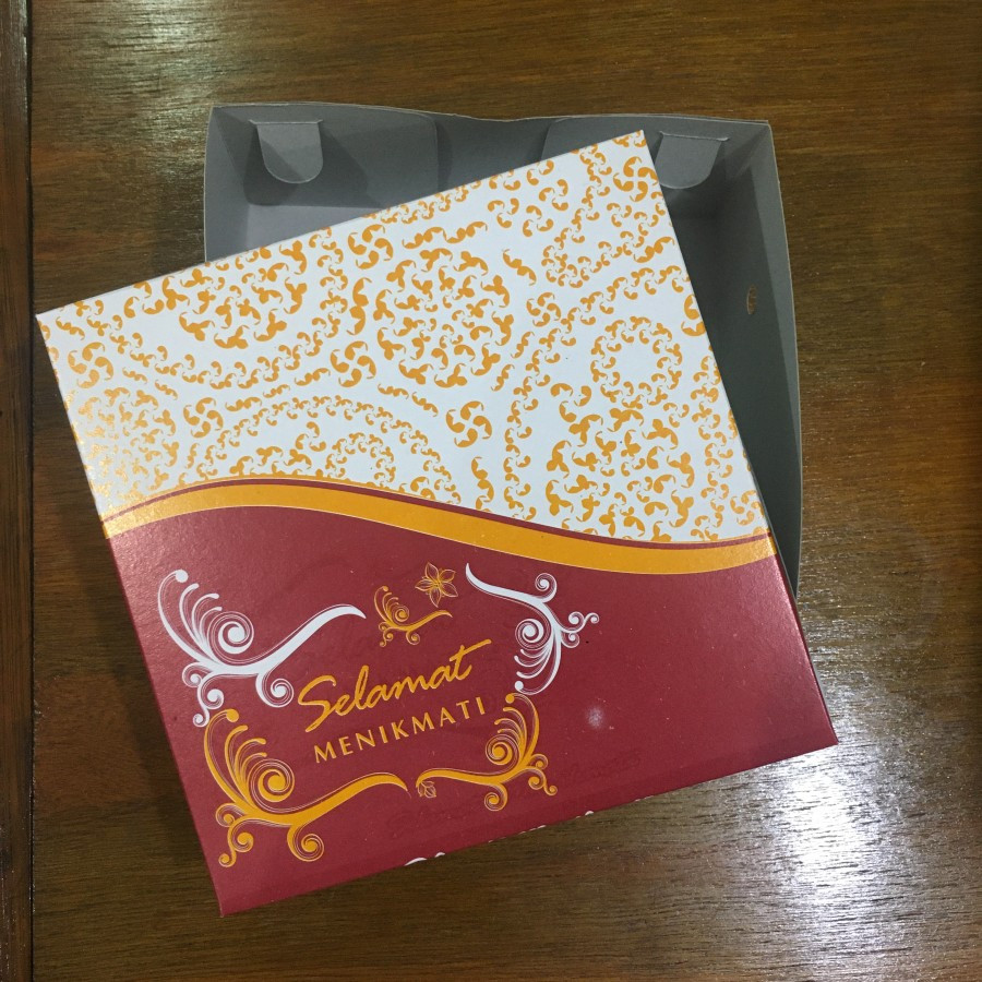 

Box Dus Nasi Catering Selamat Makan Isi 50 Pcs Uk 18 x 18 + Mika Box Kotak Tutup Bermotif