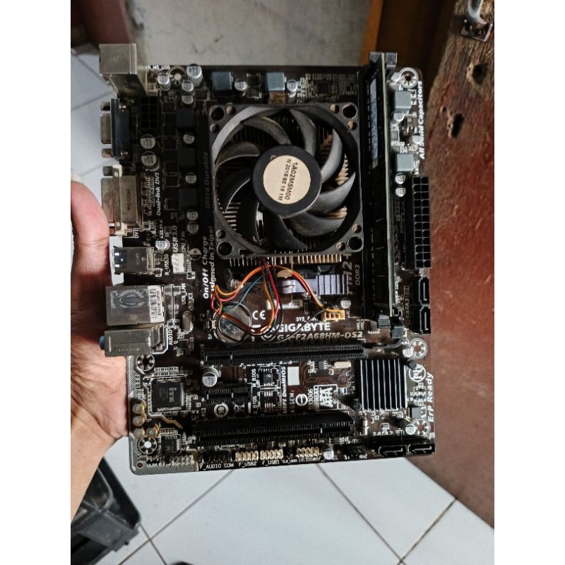 Mobo  FM2+ Gigabyte GA-F2A68HM-DS2.