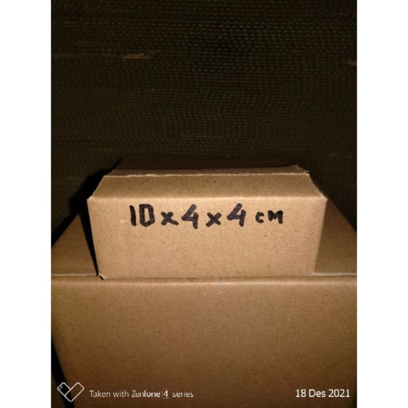 

Kardus 10x4x4 cm polos luar dalam