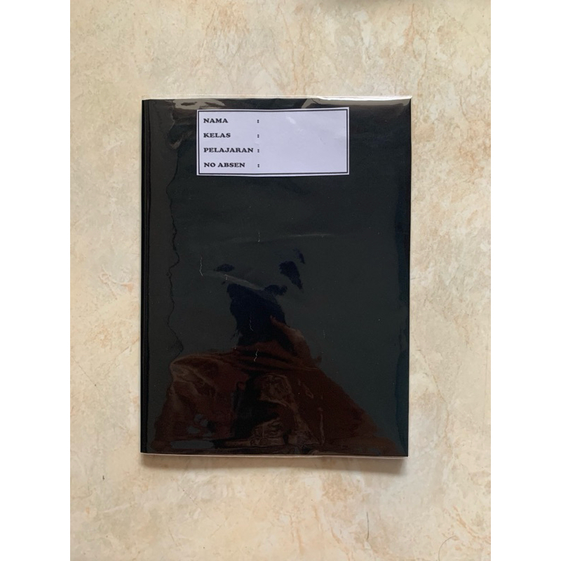 

buku tulis sudah disampul sukung warna hitam dan sampul plastik