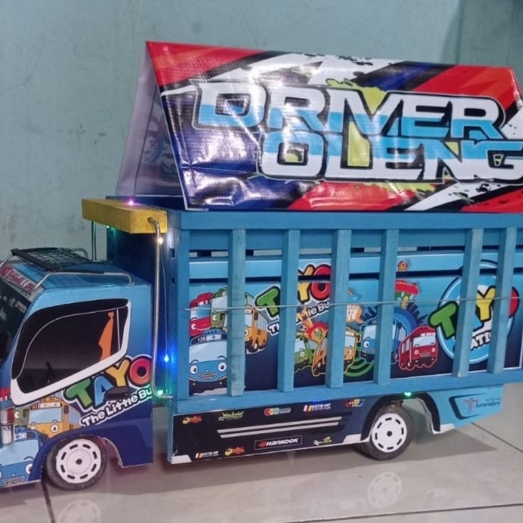 MINIATUR TRUK OLENG KAYU JUMBO TAYO