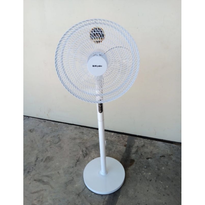 Kipas Angin Miyako KAS-1697 DRW Stand Fan Remote KAS 1697 DRW