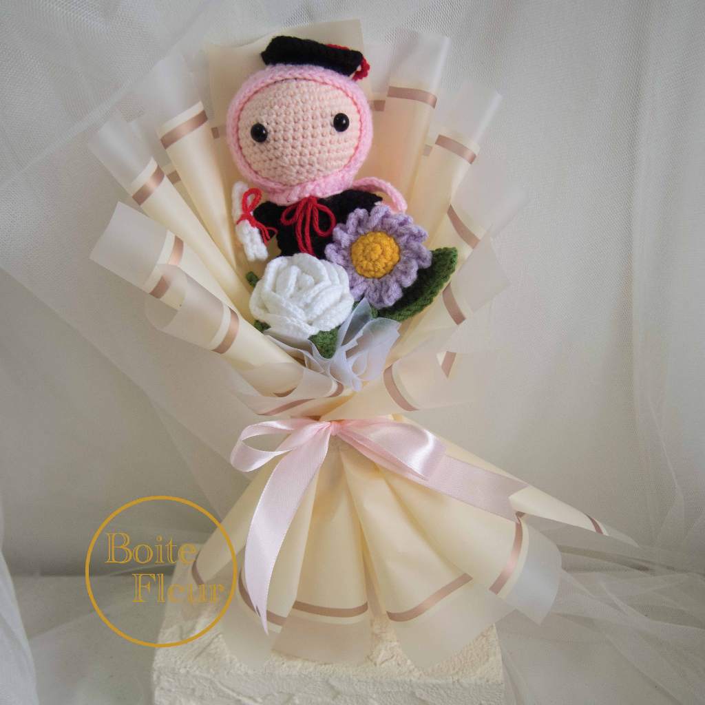 BOITEFLEUR - BUKET WISUDA BONEKA RAJUT |BUKET BUNGA RAJUT |BUKET WISUDA