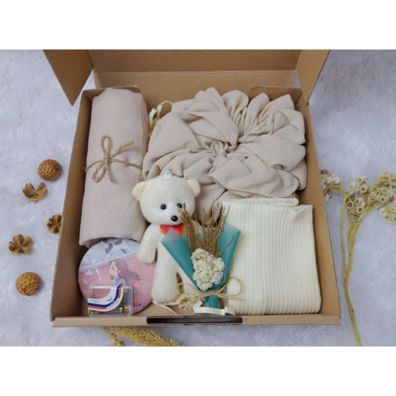 

gift box hampera wanita kado ulang tahun kado anniversary kado graduation kado wedingg