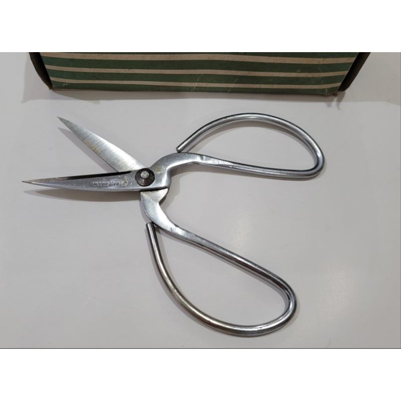 

Gunting Kodok Putih Besar 8 in . Spear Brand . original . Tajam . kuat . Besi putih