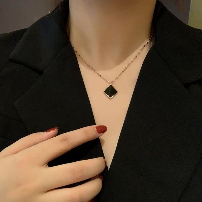Kalung Titanium rantai klavikula pendek baja titanium berlian hitam kalung sederhana wanita serbagun