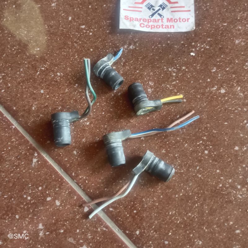 fiting soket lampu spedometer vega r lama crypton ori