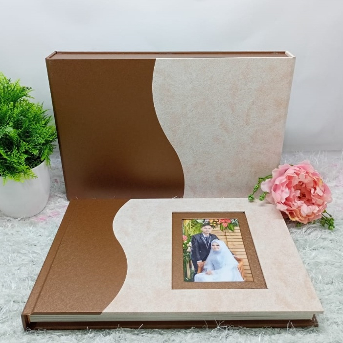 Cetak  Foto Album Kolase  + Box uk. 20x30 cm ( 22 halaman ) Album Foto Wedding Pernikahan Eksklusif