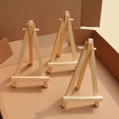 

Meja Mini Sandaran Tempat Tatakan Display Lukisan Foto Kayu Lipat Easel Kokoh Mudah Dibawa