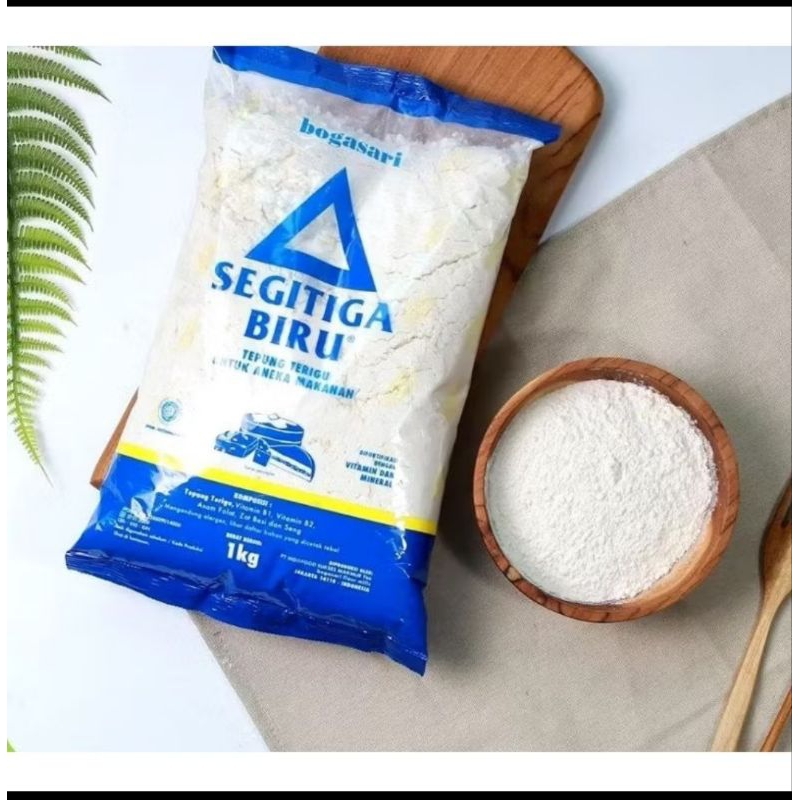 

Tepung Terigu SEGITIGA BIRU 1 Kg Sembako
