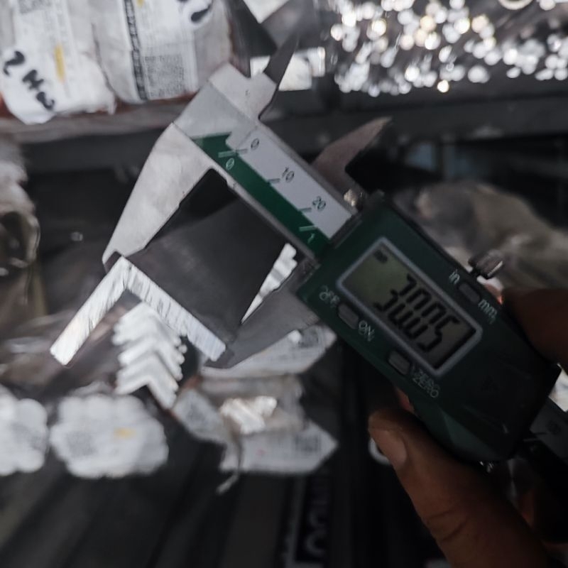 siku aluminium 30 mm x 30 mm x 5 mm x 1meter / aluminium siku 30mm x 30mm x 5mm x 1000mm