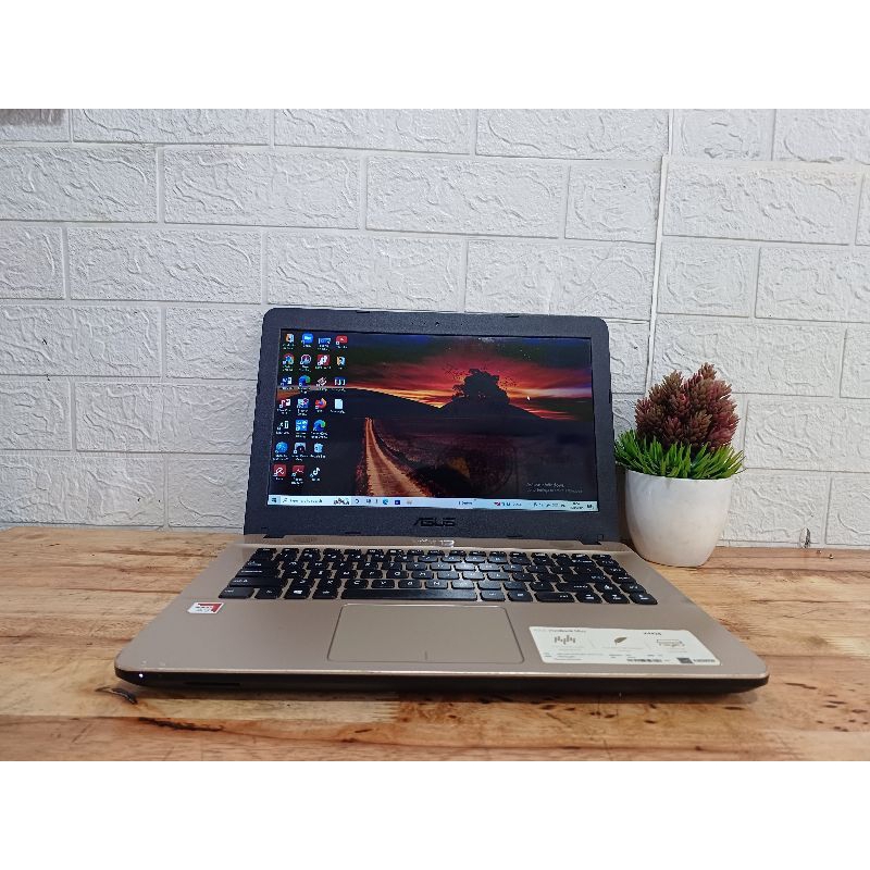 Laptop Asus X441B,Amd A9,Ram 4Gb,Ssd 256Gb