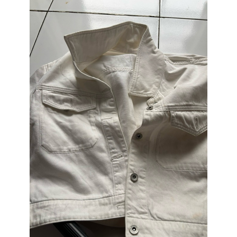 Prelove Jaket Denim Uniqlo Putih