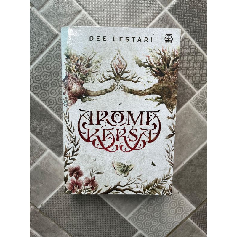 Preloved Novel ORI "Aroma Karsa" (TTD PENULIS) & Buku "Di Balik Tirai Aroma Karsa" by Dee Lestari