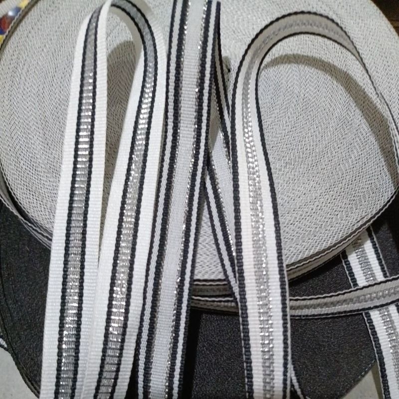 

Pita dengan benang silver ukuran 1.2 cm