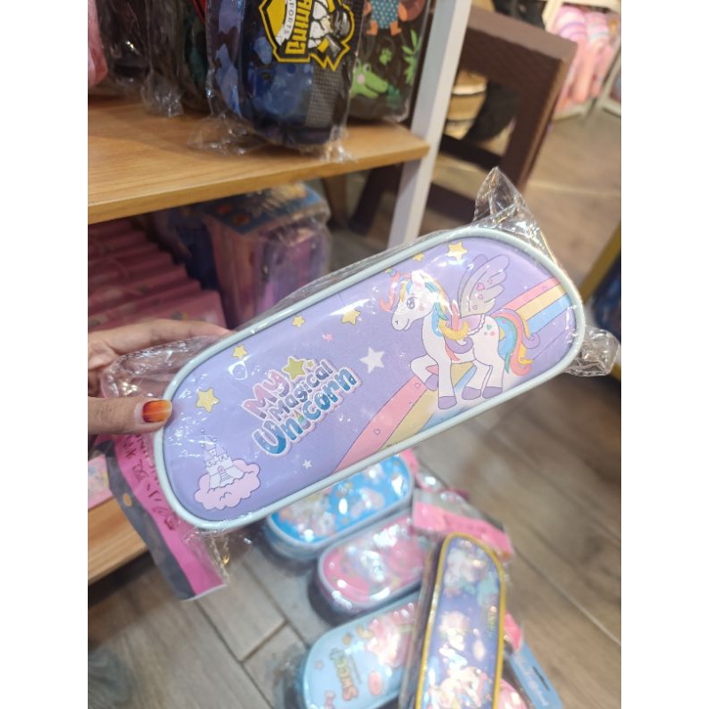 

Tempat pensil karakter anak perempuan
