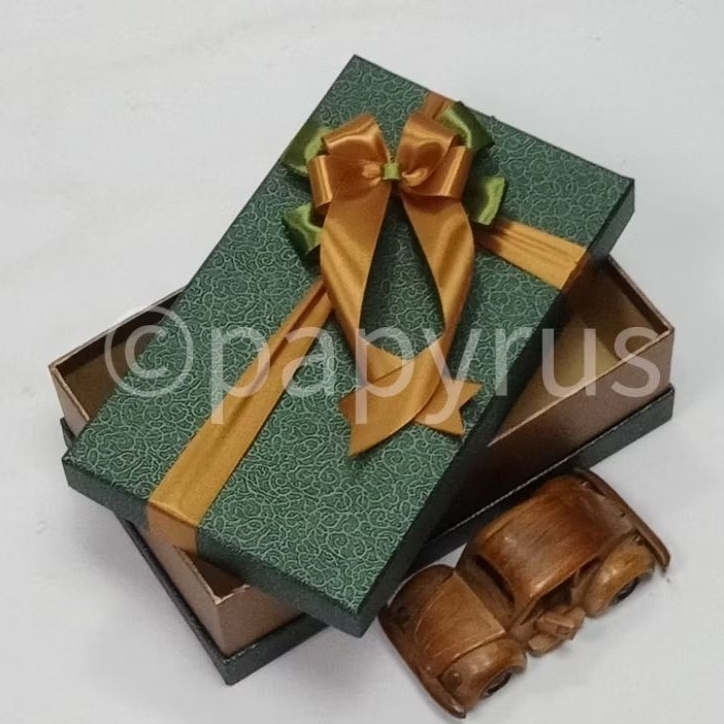 

PAPYRUS Sandwich 15x25 Tinggi 8cm Kotak Kado Gift Box V2