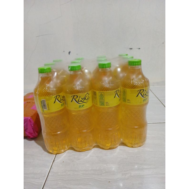 

Minyak goreng kemasan botol 800ml isi 12pcs