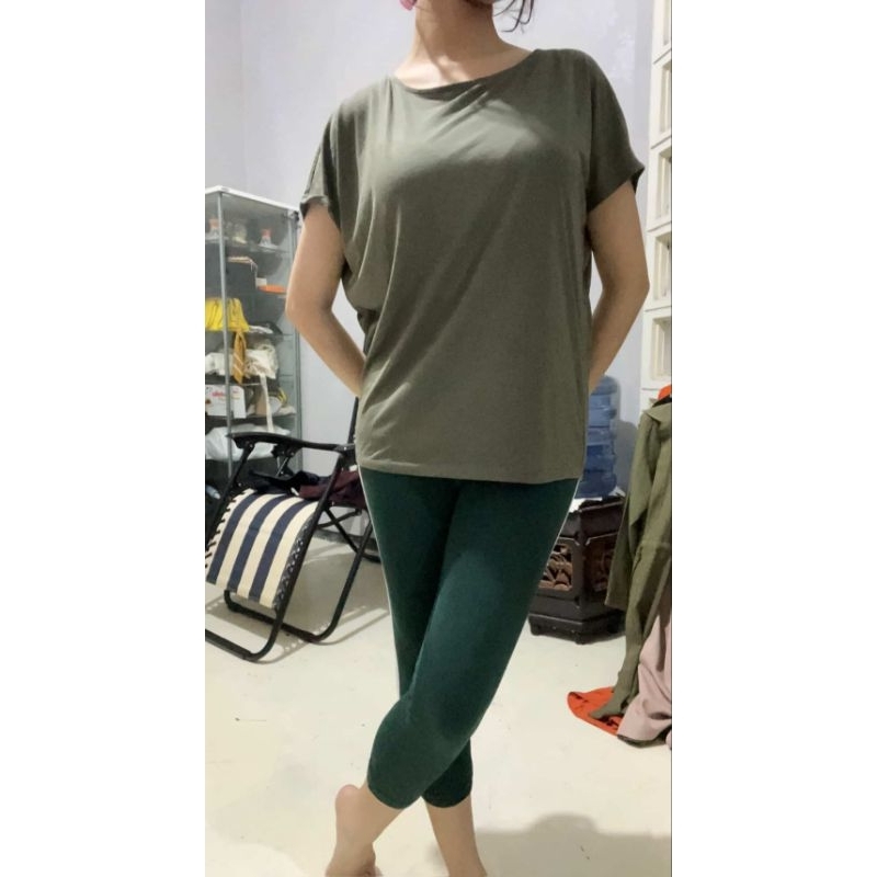 Kaos uniqlo preloved