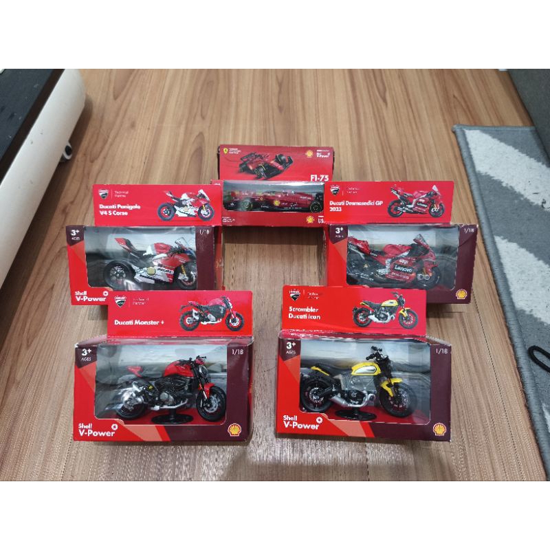 Ducati Shell diecast set 5 bundles Shell v power motor ducati