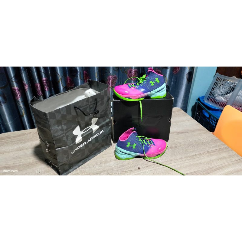 Sepatu UnderArmour