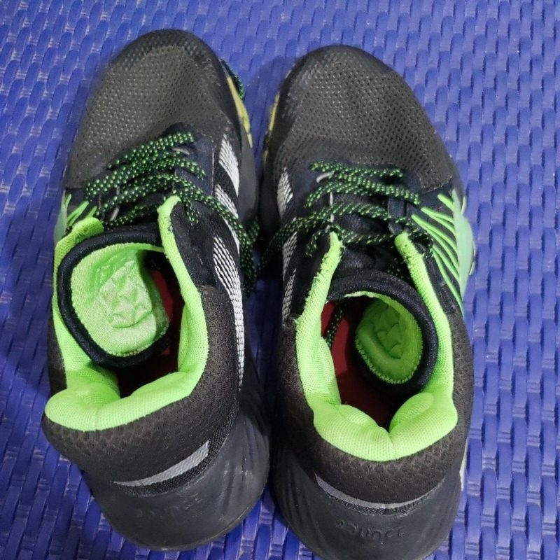 sepatu basket Don Issue