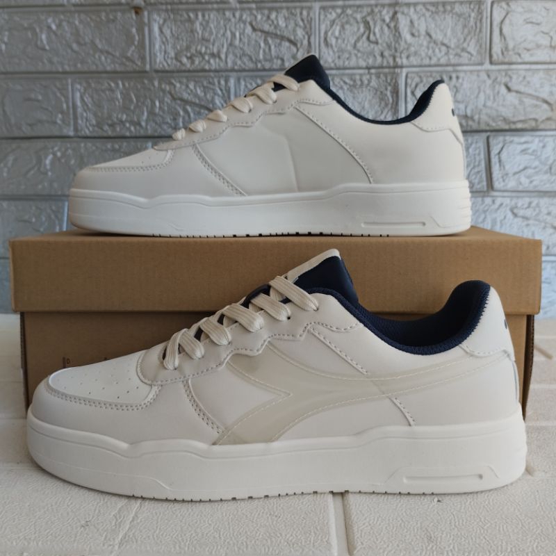 Sepatu Sneakers Diadora Mckenzie Cowok Sale