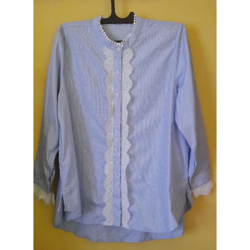 Kemeja garis-garis biru