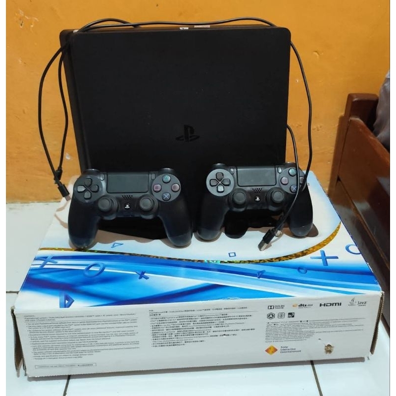 PS 4 Slim Hen 9