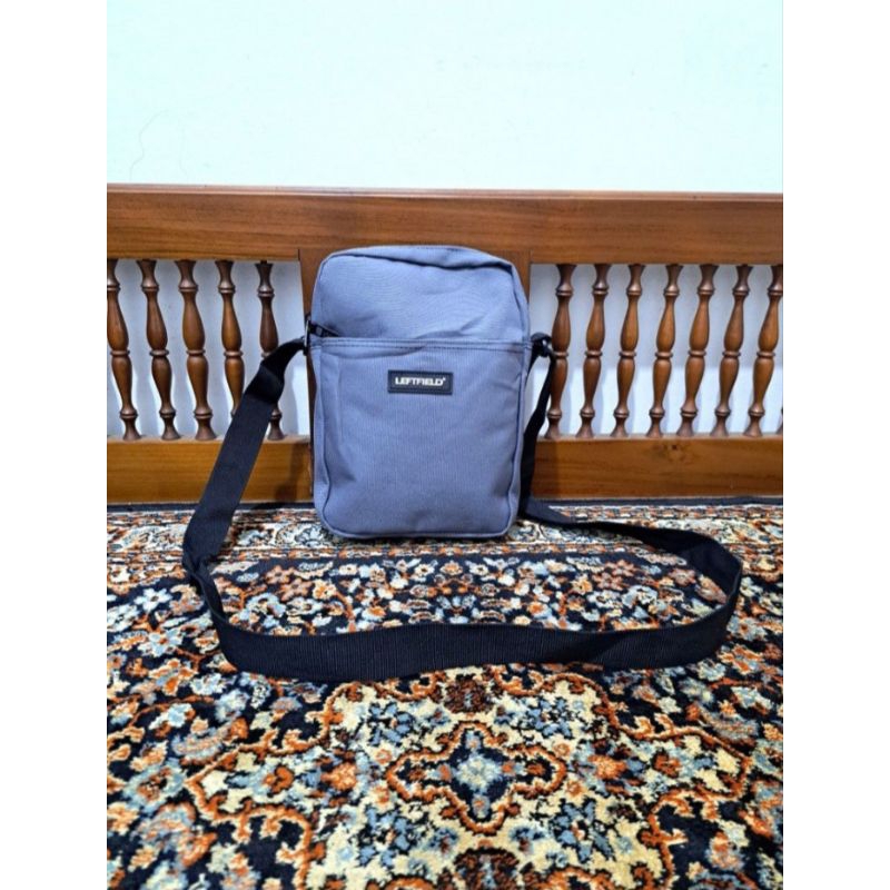 Tas sling bag leftfield abu abu