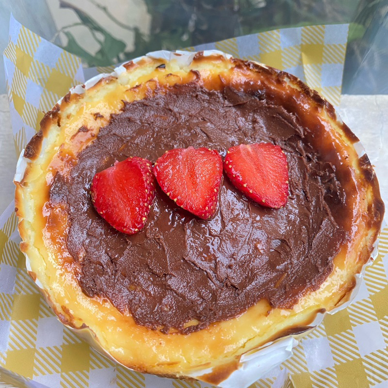 

Whole Burnt Cheesecake with Nutella Topping