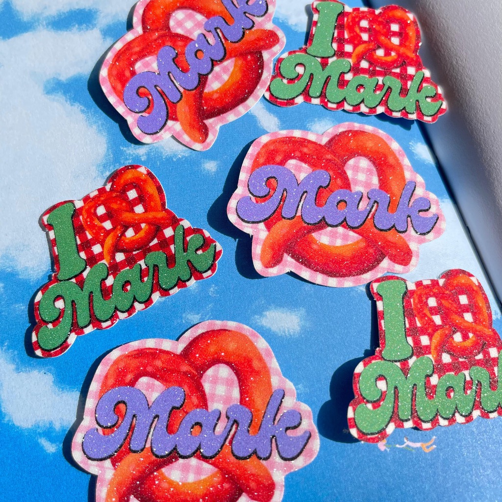 

BLOSSOMCLOVE - MARK LEE STICKER (DIE CUT)